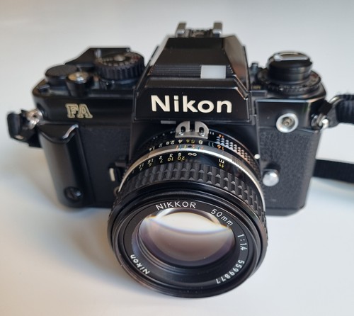 Nikon con obiettivo nikkor - nikon, fa